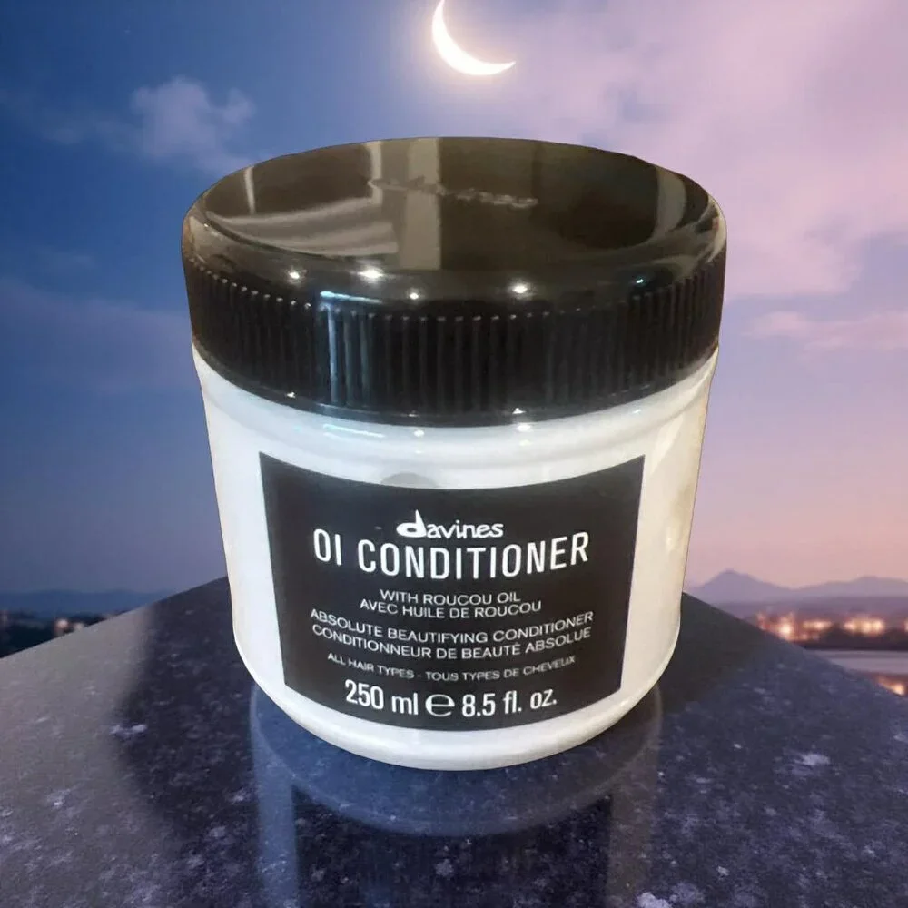 Davines Oi Holiday Gift Shampoo 9.47 oz Conditioner 8.5 oz Oil 4.56 oz